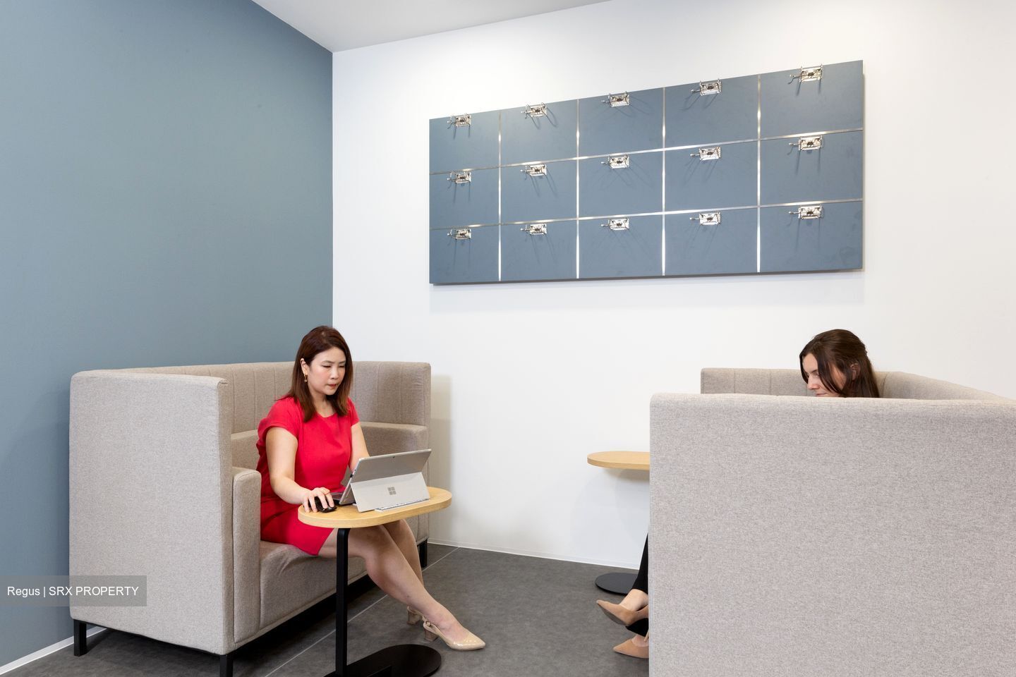 Zhongshan Mall (D12), Office #544048301